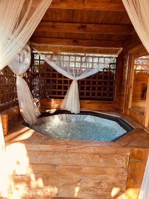 Chalet Bois Jacuzzi Bessan Esterno foto