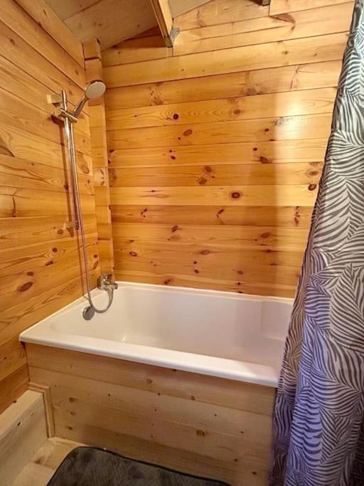 Chalet Bois Jacuzzi Bessan Esterno foto